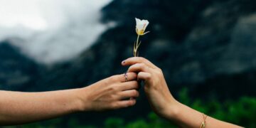 Άνθρωποι κι ανθρωπάκια… – Γράφει η Αλεξάνδρα Κρυσταλλίδου, νομικός