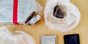 Βοιωτία: Πέταξε κάλτσα στο δρόμο με μισό κιλό ηρωίνης