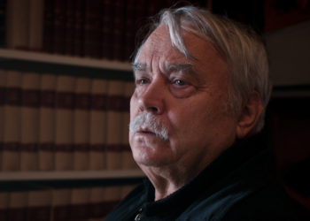 Πέθανε ο σκηνοθέτης, παραγωγός και συγγραφέας Λάκης Παπαστάθης, σε ηλικία 79 ετών