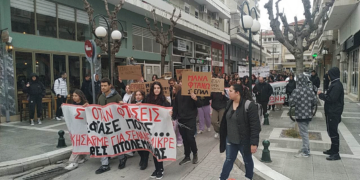 Πτολεμαΐδα: Πορεία διαμαρτυρίας μαθητών και συγκέντρωση για την τραγωδία στα Τέμπη αυτή την ώρα (video-φωτο)