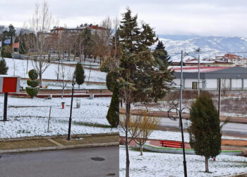 Πτολεμαΐδα: Λευκό τοπίο αντίκρισαν οι κάτοικοι στις εργατικές κατοικίες