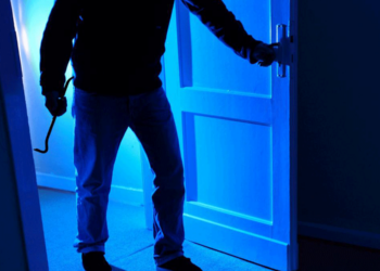 Πτολεμαΐδα: «Ριφιφί» 25χρονου αλλοδαπού σε κατοικία – Σήκωσε τηλεόραση, υπολογιστές και άλλα αντικείμενα