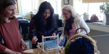 Πτολεμαΐδα: Σε εξέλιξη τα μαθήματα για τα "μυστικά της Υφαντικής" για επιμορφωτές ΑμεΑ, παρουσία της Μαρίας Σγουρού