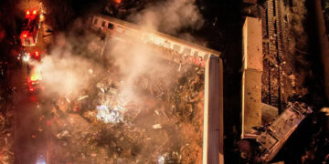 Πρώτο θέμα στα μεγαλύτερα ΜΜΕ στον κόσμο η σιδηροδρομική τραγωδία στα Τέμπη