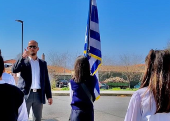 Ξάνθη: Μαθήτρια μειονοτικού σχολείου απέδωσε τον εθνικό ύμνο για την 25η Μαρτίου στη νοηματική γλώσσα!