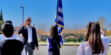 Ξάνθη: Μαθήτρια μειονοτικού σχολείου απέδωσε τον εθνικό ύμνο για την 25η Μαρτίου στη νοηματική γλώσσα!