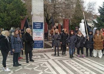 Συγκέντρωση διαμαρτυρίας του Σωματείου Κομμωτών – Κουρέων Πτολεμαΐδας για την τραγωδία των Τεμπών
