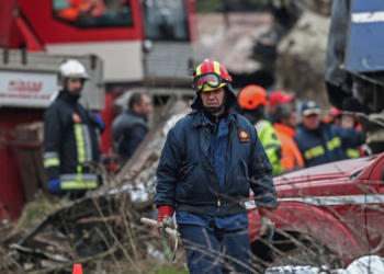 Σύγκρουση τρένων: Επτά απανθρακωμένες σοροί βρέθηκαν στο βαγόνι-εστιατόριο - «Οι λαμαρίνες έκοβαν σαν λεπίδες»