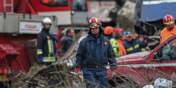Σύγκρουση τρένων: Επτά απανθρακωμένες σοροί βρέθηκαν στο βαγόνι-εστιατόριο - «Οι λαμαρίνες έκοβαν σαν λεπίδες»