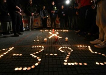 «Σκάστε σήμερα όλοι! Σήμερα ουρλιάζουν οι μανάδες» – Της Χριστιάννας Λούπα