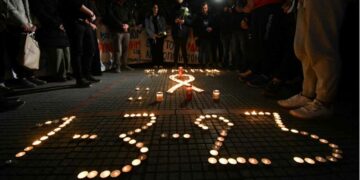 «Σκάστε σήμερα όλοι! Σήμερα ουρλιάζουν οι μανάδες» – Της Χριστιάννας Λούπα