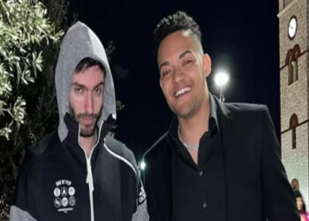 Μίλτος Τεντόγλου: Είπε στον Καραλή να ντυθεί καλά για τα γενέθλιά του και o ίδιος φόρεσε φόρμα