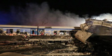 Live Update: Λεπτό προς λεπτό οι εξελίξεις για τη φονική σύγκρουση τρένων στη Λάρισα