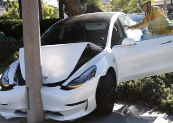 Τρακάρισμα με ηλεκτρικό: Αξίζει να το επισκευάσεις ή το πετάς;