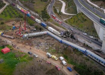 Παραιτήθηκαν ο ΓΓ Μεταφορών και ο διευθύνων σύμβουλος του ΟΣΕ μετά την τραγωδία στα Τέμπη