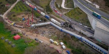 Παραιτήθηκαν ο ΓΓ Μεταφορών και ο διευθύνων σύμβουλος του ΟΣΕ μετά την τραγωδία στα Τέμπη