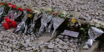 «Τόσο γρήγορα έβγαλαν τιμή και κοστολόγησαν τα νεκρά παιδιά μας;»: Συγκλονίζει πατέρας θύματος