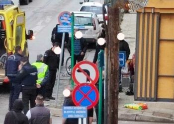 Τροχαίο ατύχημα στην Πτολεμαΐδα – ΙΧ συγκρούστηκε με μηχανάκι