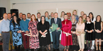 Βράβευση των νέων της Χορευτικής Ομάδας Συλλόγου Βλατσιωτών Λάρισας