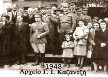 Οι αρχές της πόλης παρακολουθούν την εντυπωσιακή παρέλαση των τμημάτων το 1948 – Από τη στήλη του Γ. Καζαντζή στον ΠΑΛΜΟ (22/3)