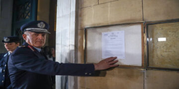 Εκλογές 2023: Θυροκολλήθηκε η διάλυση της Βουλής, κι επίσημα στον δρόμο για τις κάλπες