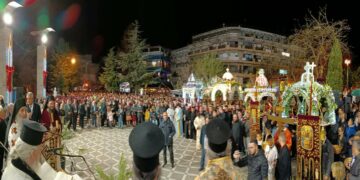 Παρουσία πλήθους κόσμου τελέστηκε η Ιερή Ακολουθία του ΕΠΙΤΑΦΙΟΥ ΘΡΗΝΟΥ, στους Ιερούς Ναούς της Πτολεμαΐδας και πραγματοποιήθηκε το ΑΝΤΑΜΩΜΑ των Επιταφίων ! (της Κούλας Πουλασιχίδου)