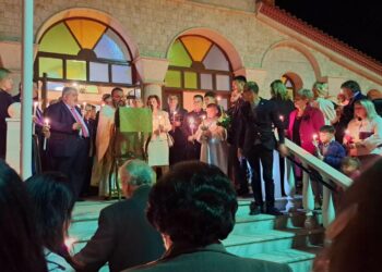 Το Χριστός Ανέστη σε κλίμα κατάνυξης στον Ι.Ν. Αγίας Τριάδας στην Πτολεμαΐδα (φώτο-βίντεο)