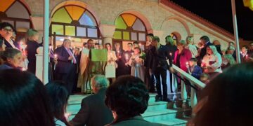 Το Χριστός Ανέστη σε κλίμα κατάνυξης στον Ι.Ν. Αγίας Τριάδας στην Πτολεμαΐδα (φώτο-βίντεο)