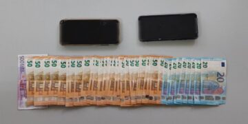 Συνελήφθη 40χρονος αλλοδαπός σε περιοχή της Φλώρινας, ο οποίος μετέφερε παράνομα με Ι.Χ.Ε. αυτοκίνητο έναν αλλοδαπό