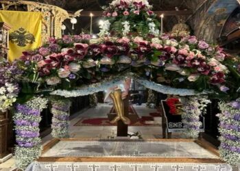 Άγιος Νικόλαος Κοζάνης: Φωτογραφίες από τον στολισμένο επιτάφιο