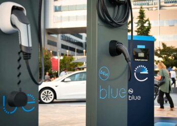ΔΕΗ blue: Πάνω από 1500 σημεία φόρτισης και περισσότερα από 80 σημεία ταχυφόρτισης πανελλαδικά για Πάσχα με ηλεκτροκίνηση