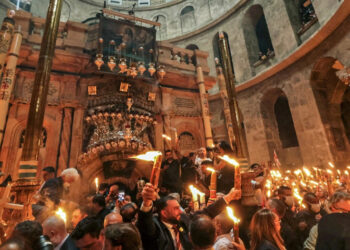 Άγιο Φως: Με λαμπρότητα και πανηγυρισμούς η τελετή αφής στα Ιεροσόλυμα