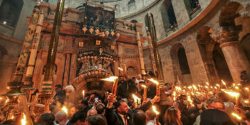 Άγιο Φως: Με λαμπρότητα και πανηγυρισμούς η τελετή αφής στα Ιεροσόλυμα