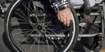 Ποια και πόσα αναπηρικά επιδόματα αυξάνονται κατά 8% από την 1η Μαΐου