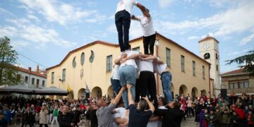 Δεσκάτη Γρεβενών: Το εντυπωσιακό και όμορφο έθιμο της “Ανδρομάνας” αναβίωσε και εφέτος -video