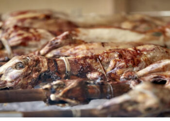 Στο νοσοκομείο από το πολύ φαγοπότι μετά το πασχαλινό τραπέζι πάνω από 10 άτομα στην Λάρισα