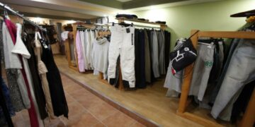 Θεσσαλονίκη: Κατάστημα με φθηνά έπιπλα, ρούχα – Δουλεύουν πρώην άστεγοι