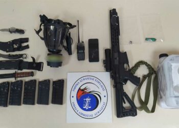 Πτολεμαΐδα: Συνελήφθη από την Αστυνομία ο 37χρονος για τον εμπρησμό σε πολυκατοικία– Στην κατοχή του μπιτόνι, γεμιστήρες, αεροβόλο και αντιασφυξιογόνο μάσκα