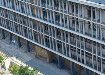 Καταδικάστηκαν δύο γιατροί και ένας νοσηλευτής γιατί ξέχασαν βελόνα 13 εκ. σε ασθενή