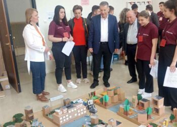 Επίσκεψη του Δημάρχου Αμυνταίου στην Έκθεση του ΕΠΑΛ Αμυνταίου