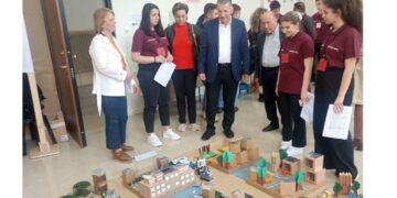 Επίσκεψη του Δημάρχου Αμυνταίου στην Έκθεση του ΕΠΑΛ Αμυνταίου