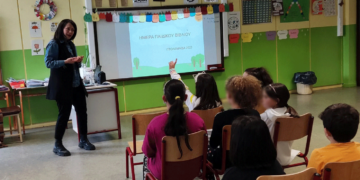 Η συγγραφέας παιδικών βιβλίων Αρχοντία Σπαχίδου στο 8ο Δημοτικό Πτολεμαΐδας για την Παγκόσμια Ημέρα Παιδικού βιβλίου