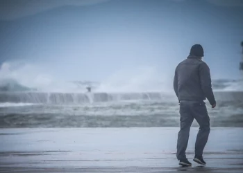 Καιρός: Ψυχρή «εισβολή» αύριο με βροχές σε όλη τη χώρα – Χαλάζι στα νησιά, χιόνια στα ορεινά ηπειρωτικά