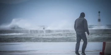 Καιρός: Ψυχρή «εισβολή» αύριο με βροχές σε όλη τη χώρα – Χαλάζι στα νησιά, χιόνια στα ορεινά ηπειρωτικά