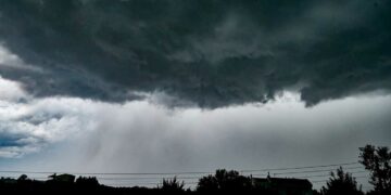 Καιρός: Ραγδαία μεταβολή με 48ωρες καταιγίδες, τι καιρό θα κάνει την Πρωτομαγιά σε όλη την Ελλάδα