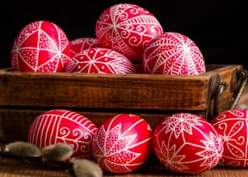 Πασχαλινά κόκκινα αυγά: Πόσο αντέχουν εκτός ψυγείου - Οδηγίες από τον ΕΟΔΥ για το Πάσχα