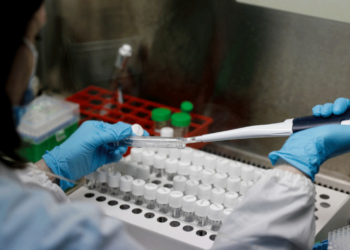 Κορωνοϊός: Σε επιφυλακή για τον μεταδοτικό «Αρκτούρο» - Τα συμπτώματα σε γονείς και παιδιά