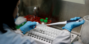 Κορωνοϊός: Σε επιφυλακή για τον μεταδοτικό «Αρκτούρο» - Τα συμπτώματα σε γονείς και παιδιά