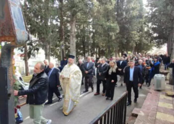 Κατάνυξη και συγκίνηση στη περιφορά του επιταφίου στα μνήματα του Αγ. Γεωργίου  στην Κοζάνη