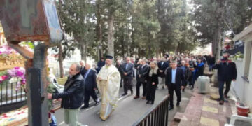 Κατάνυξη και συγκίνηση στη περιφορά του επιταφίου στα μνήματα του Αγ. Γεωργίου  στην Κοζάνη